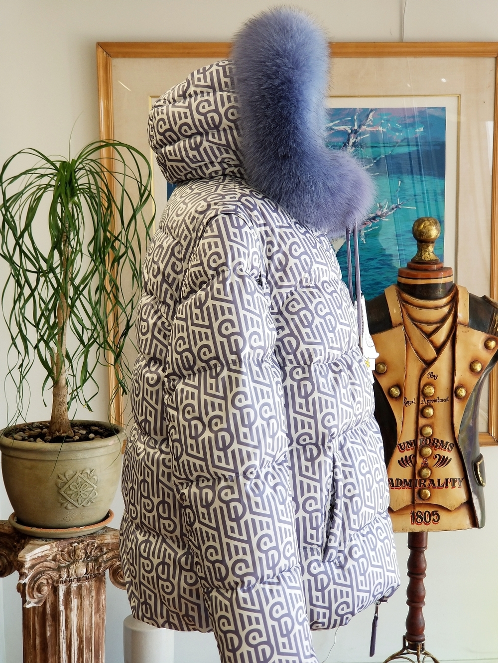 Reversible Goose Down Puffer Jacket with Detachable Sleeves And Fox Fur - Picture 7 of 10